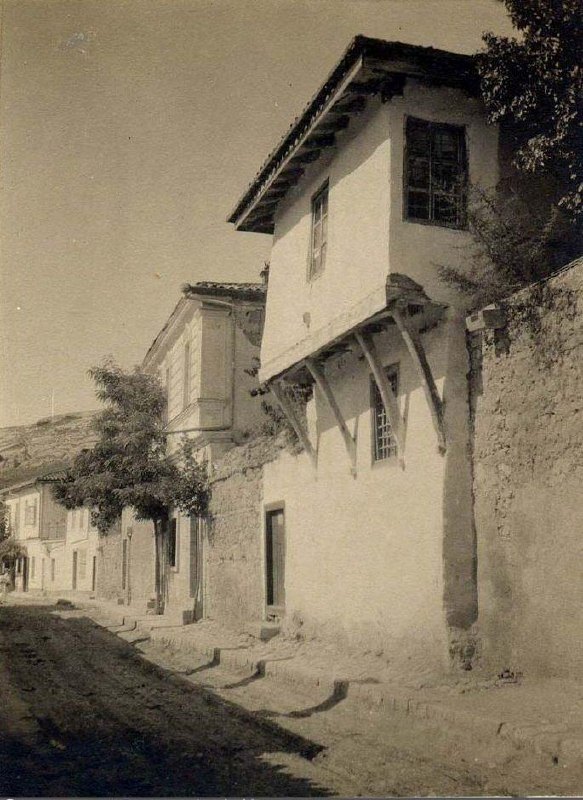 Бахчисарай, улица в 1915 году: верхний этаж выступает над улицей